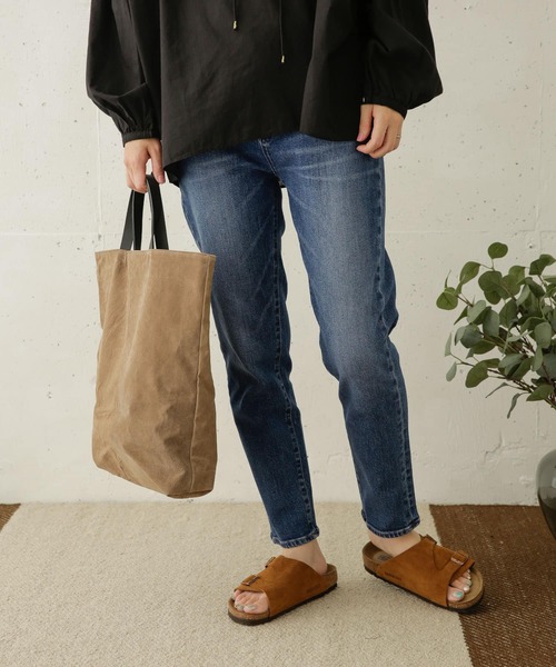 URBAN RESEARCH DOORS（アーバンリサーチドアーズ）の「ストレッチテーパードデニム（デニムパンツ・レディース・インディゴブルー/ブラック・36/38）」の3枚目の写真