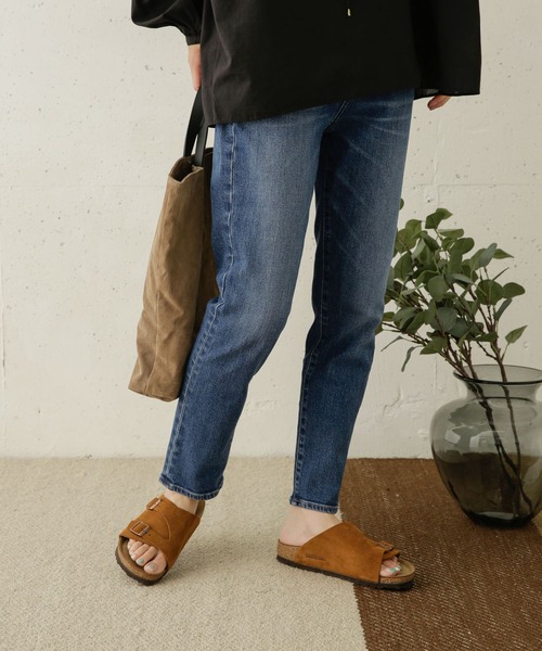 URBAN RESEARCH DOORS（アーバンリサーチドアーズ）の「ストレッチテーパードデニム（デニムパンツ・レディース・インディゴブルー/ブラック・36/38）」の4枚目の写真