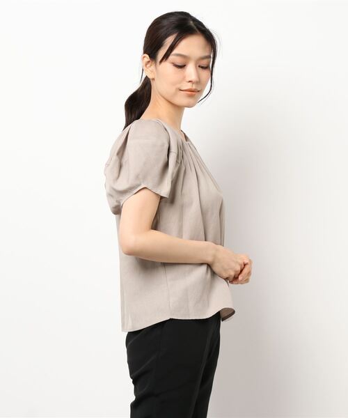 TEVALT(ヴァレット)の「バルーンスリーブブラウス(Tシャツ/カットソー・レディース・レッド/グリーン/ベージュ/ブラック・38)」の6枚目の写真