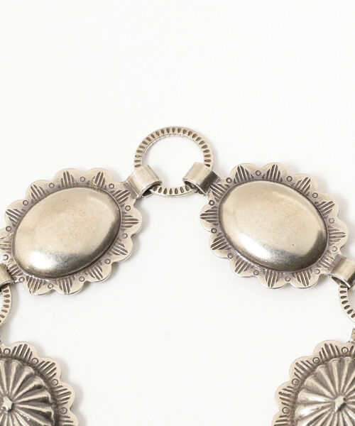 BEAMS BOY（ビームスボーイ）の「ARROW NOVELTY / コンチョ リンク ブレスレット（ブレスレット・レディース・シルバー・ONE SIZE）」の3枚目の写真