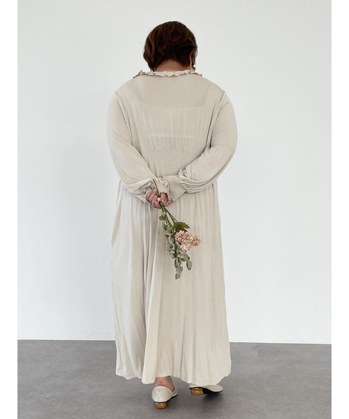 SLURR（スラ―）の「【大きいサイズ】Feminine long onepiece（ルームウェア/パジャマ・レディース・ライトベージュ・L）」の5枚目の写真