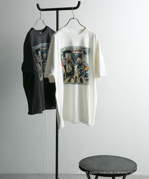 URBAN RESEARCH（アーバンリサーチ）の「URBAN RESEARCH iD　BEATLES 1969 COLLAGE T-SHIRTS（Tシャツ/カットソー・メンズ・ホワイト/スミクロ・MEDIUM/LARGE）」の3枚目の写真