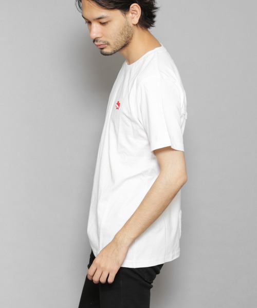 CERCA（チェルカ）の「RM/バックサガラ刺繍クルーネック半袖Tシャツ（Tシャツ/カットソー・メンズ・ホワイト/ブラック/ホワイト系その他/ブラック系その他・MEDIUM/X-LARGE/LARGE）」の8枚目の写真