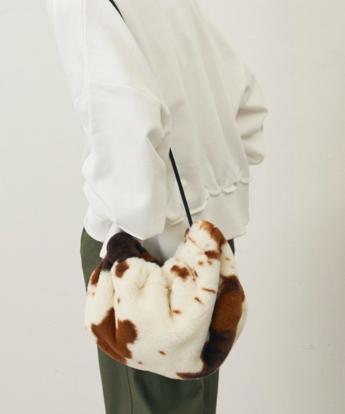 Auntie Rosa Holiday（アンティローザホリデー）の「ファーマルチWAYBAG（ショルダーバッグ・レディース・ブラック/アイボリー/レオパード・FREE）」の15枚目の写真