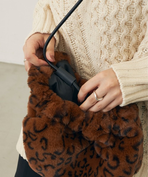 Auntie Rosa Holiday（アンティローザホリデー）の「ファーマルチWAYBAG（ショルダーバッグ・レディース・ブラック/アイボリー/レオパード・FREE）」の13枚目の写真