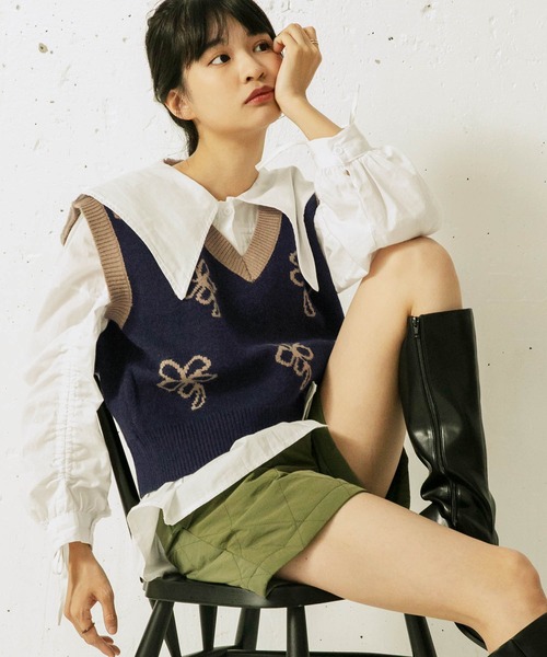 mikke（ミッケ）の「フラワーニットベスト（ベスト・レディース・ブラック/ネイビー/イエロー・FREE）」の2枚目の写真