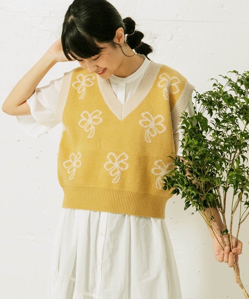 mikke（ミッケ）の「フラワーニットベスト（ベスト・レディース・ブラック/ネイビー/イエロー・FREE）」の3枚目の写真