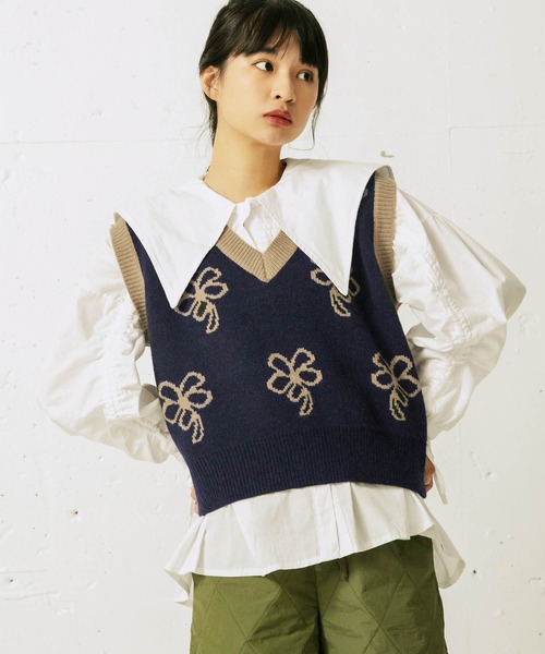 mikke（ミッケ）の「フラワーニットベスト（ベスト・レディース・ブラック/ネイビー/イエロー・FREE）」の13枚目の写真