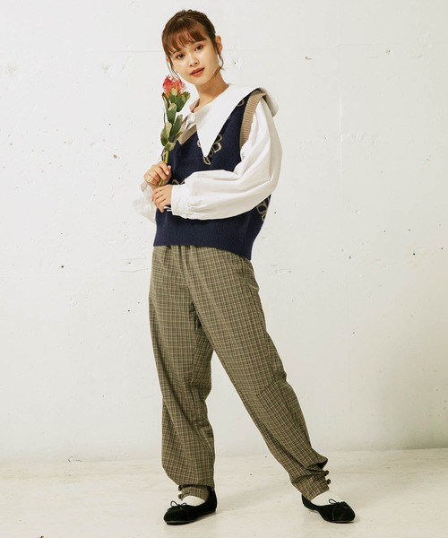 mikke（ミッケ）の「フラワーニットベスト（ベスト・レディース・ブラック/ネイビー/イエロー・FREE）」の20枚目の写真