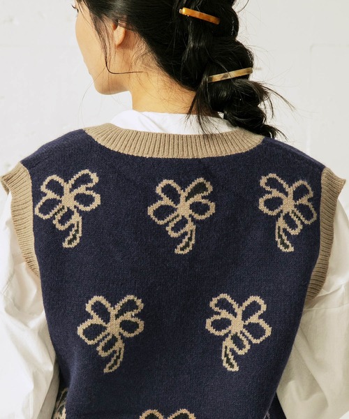 mikke（ミッケ）の「フラワーニットベスト（ベスト・レディース・ブラック/ネイビー/イエロー・FREE）」の18枚目の写真