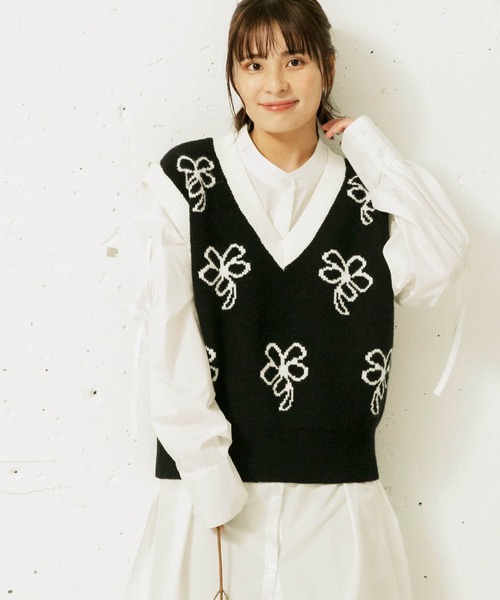 mikke（ミッケ）の「フラワーニットベスト（ベスト・レディース・ブラック/ネイビー/イエロー・FREE）」の4枚目の写真