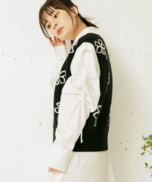 mikke（ミッケ）の「フラワーニットベスト（ベスト・レディース・ブラック/ネイビー/イエロー・FREE）」の16枚目の写真