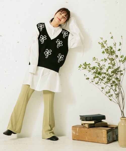 mikke（ミッケ）の「フラワーニットベスト（ベスト・レディース・ブラック/ネイビー/イエロー・FREE）」の21枚目の写真
