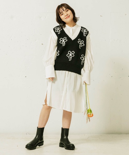 mikke（ミッケ）の「フラワーニットベスト（ベスト・レディース・ブラック/ネイビー/イエロー・FREE）」の10枚目の写真