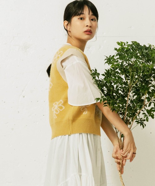 mikke（ミッケ）の「フラワーニットベスト（ベスト・レディース・ブラック/ネイビー/イエロー・FREE）」の11枚目の写真