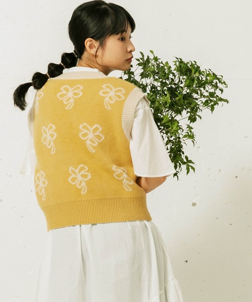 mikke（ミッケ）の「フラワーニットベスト（ベスト・レディース・ブラック/ネイビー/イエロー・FREE）」の8枚目の写真