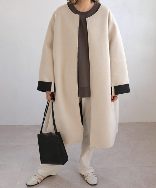 ANDJ(アンドジェイ)の「ビッグシルエットボンディングコート(ノーカラーコート・レディース・ベージュ系その他/ブラック・M)」の2枚目の写真