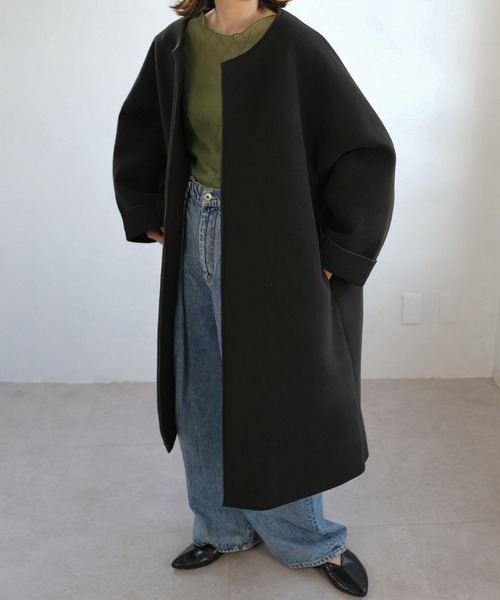 ANDJ(アンドジェイ)の「ビッグシルエットボンディングコート(ノーカラーコート・レディース・ベージュ系その他/ブラック・M)」の1枚目の写真