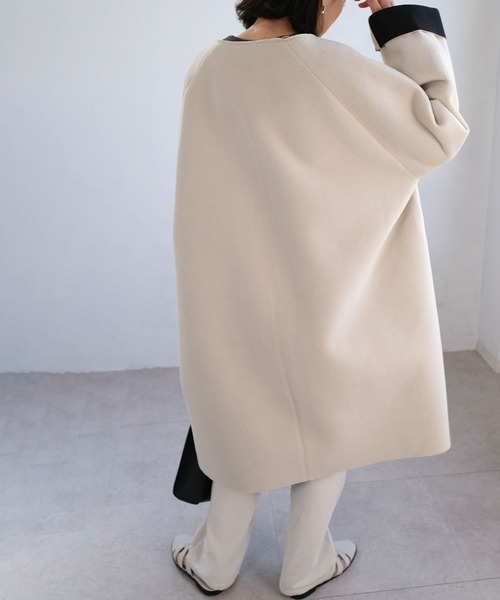 ANDJ(アンドジェイ)の「ビッグシルエットボンディングコート(ノーカラーコート・レディース・ベージュ系その他/ブラック・M)」の5枚目の写真