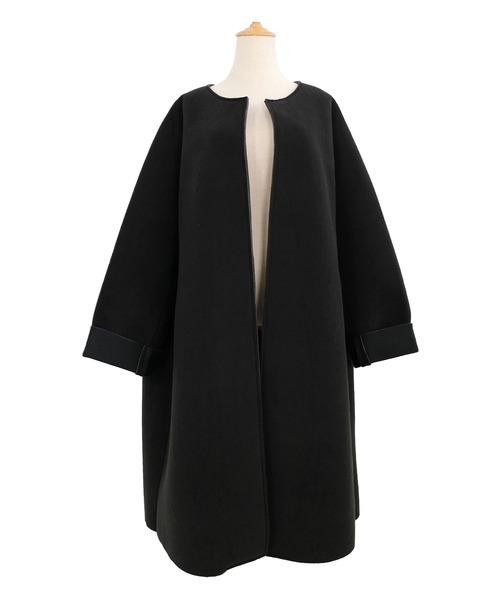 ANDJ(アンドジェイ)の「ビッグシルエットボンディングコート(ノーカラーコート・レディース・ベージュ系その他/ブラック・M)」の4枚目の写真