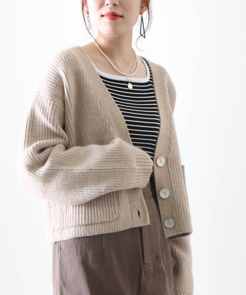 Cheek(チーク)の「Vネックショートカーディガン(カーディガン/ボレロ・レディース・イエロー/グリーン/ブラウン/ベージュ・FREE)」の2枚目の写真
