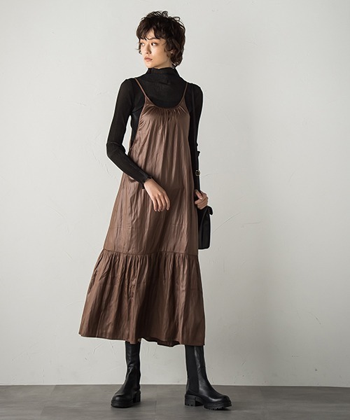 socolla(ソコラ)の「【socolla】レザー風ティアードキャミワンピース(ワンピース・レディース・ブラック/ブラウン・S/M)」の3枚目の写真