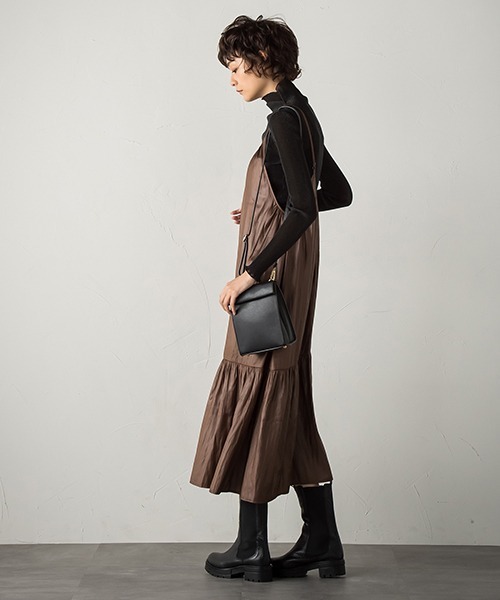 socolla(ソコラ)の「【socolla】レザー風ティアードキャミワンピース(ワンピース・レディース・ブラック/ブラウン・S/M)」の13枚目の写真