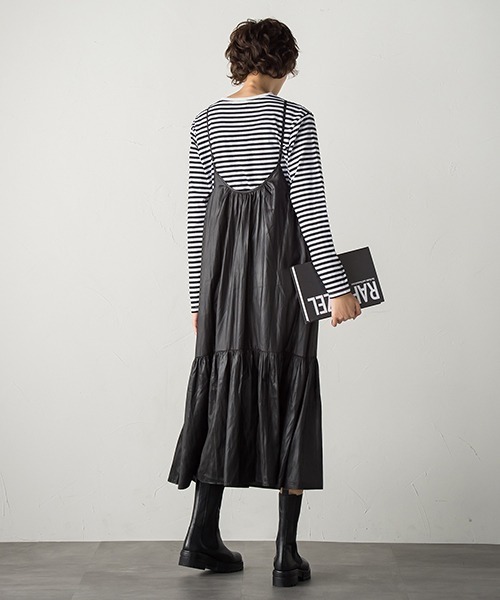 socolla(ソコラ)の「【socolla】レザー風ティアードキャミワンピース(ワンピース・レディース・ブラック/ブラウン・S/M)」の10枚目の写真