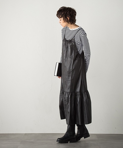 socolla(ソコラ)の「【socolla】レザー風ティアードキャミワンピース(ワンピース・レディース・ブラック/ブラウン・S/M)」の5枚目の写真