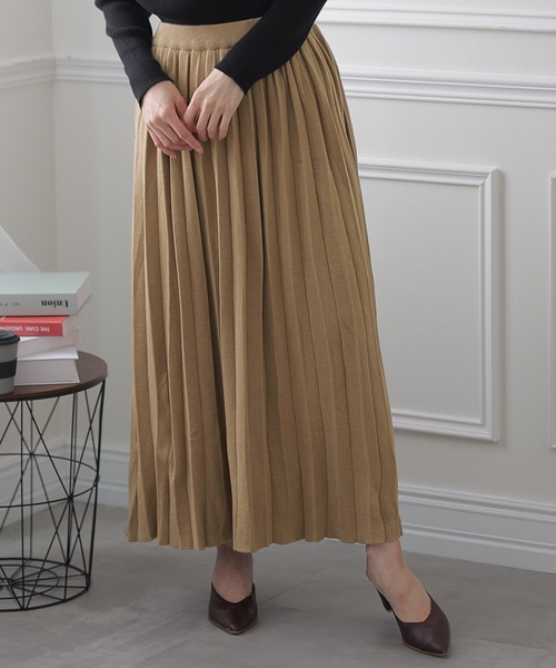 ElegChic(エレグシック)の「カシミアタッチニット プリーツ スカート (スカート・レディース・ブラック/ベージュ/ネイビー・X-LARGE/MEDIUM/XXX-LARGE)」の4枚目の写真