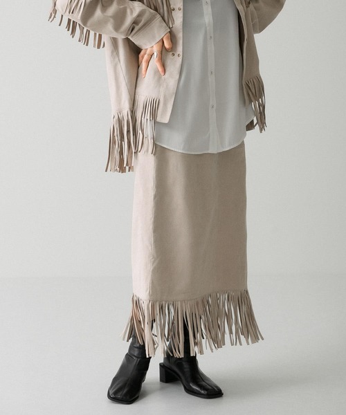 KBF(ケイビーエフ)の「フェイクスエードフリンジスカート(スカート・レディース・グリーン/ベージュ系その他/キャメル・ONE)」の8枚目の写真