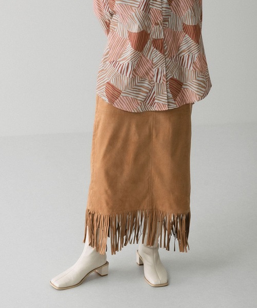 KBF(ケイビーエフ)の「フェイクスエードフリンジスカート(スカート・レディース・グリーン/ベージュ系その他/キャメル・ONE)」の12枚目の写真