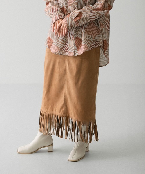 KBF(ケイビーエフ)の「フェイクスエードフリンジスカート(スカート・レディース・グリーン/ベージュ系その他/キャメル・ONE)」の13枚目の写真