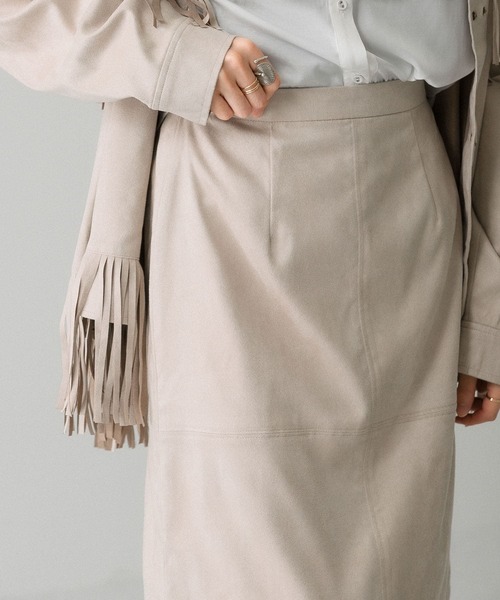 KBF(ケイビーエフ)の「フェイクスエードフリンジスカート(スカート・レディース・グリーン/ベージュ系その他/キャメル・ONE)」の19枚目の写真