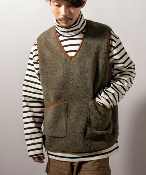 GLOSTER（グロスター）の「【GLOSTER/グロスター】パイピングボアベスト Vネックプルオーバー（ベスト・メンズ・オリーブ/キナリ/チャコールグレー・MEDIUM/LARGE）」の3枚目の写真