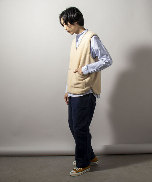 GLOSTER（グロスター）の「【GLOSTER/グロスター】パイピングボアベスト Vネックプルオーバー（ベスト・メンズ・オリーブ/キナリ/チャコールグレー・MEDIUM/LARGE）」の5枚目の写真