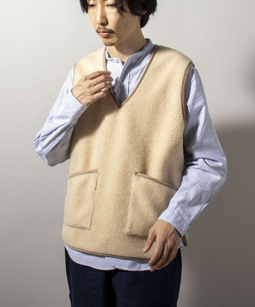 GLOSTER（グロスター）の「【GLOSTER/グロスター】パイピングボアベスト Vネックプルオーバー（ベスト・メンズ・オリーブ/キナリ/チャコールグレー・MEDIUM/LARGE）」の7枚目の写真