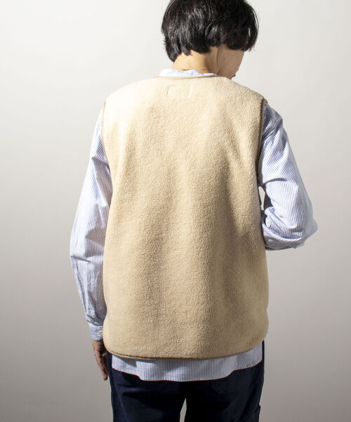 GLOSTER（グロスター）の「【GLOSTER/グロスター】パイピングボアベスト Vネックプルオーバー（ベスト・メンズ・オリーブ/キナリ/チャコールグレー・MEDIUM/LARGE）」の11枚目の写真