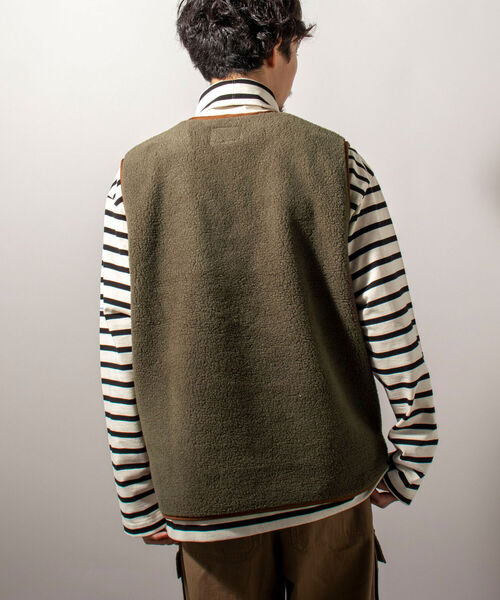 GLOSTER（グロスター）の「【GLOSTER/グロスター】パイピングボアベスト Vネックプルオーバー（ベスト・メンズ・オリーブ/キナリ/チャコールグレー・MEDIUM/LARGE）」の16枚目の写真