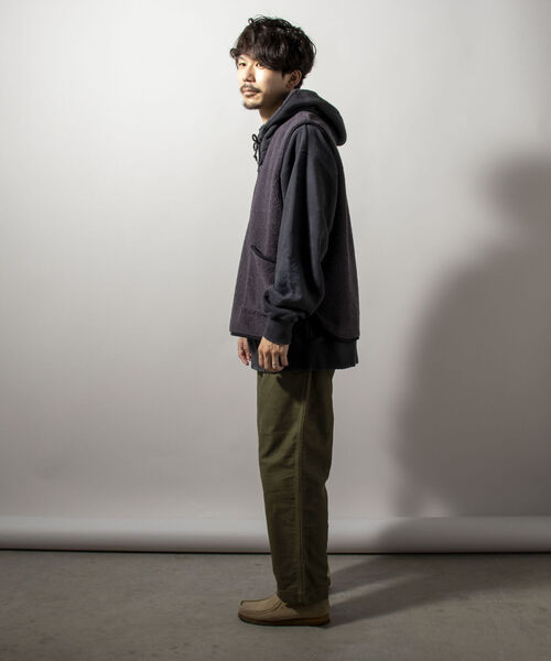 GLOSTER（グロスター）の「【GLOSTER/グロスター】パイピングボアベスト Vネックプルオーバー（ベスト・メンズ・オリーブ/キナリ/チャコールグレー・MEDIUM/LARGE）」の21枚目の写真