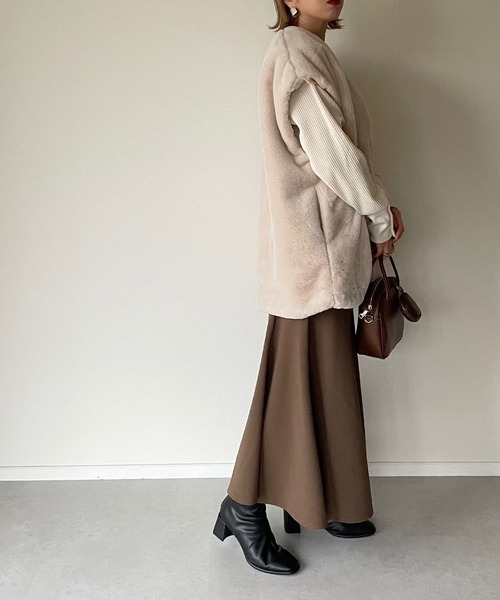 y/m by misato（イムバイミサト）の「フェイクファーノーカラージレ（ベスト・レディース・ブラック/アイボリー・FREE）」の9枚目の写真