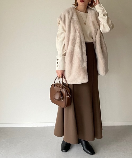 y/m by misato（イムバイミサト）の「フェイクファーノーカラージレ（ベスト・レディース・ブラック/アイボリー・FREE）」の16枚目の写真