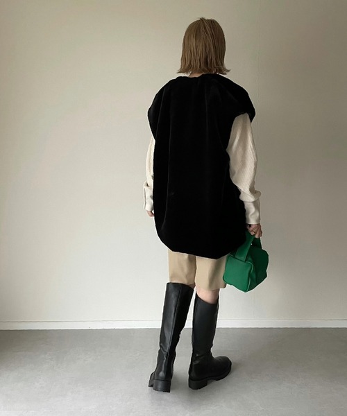 y/m by misato（イムバイミサト）の「フェイクファーノーカラージレ（ベスト・レディース・ブラック/アイボリー・FREE）」の10枚目の写真