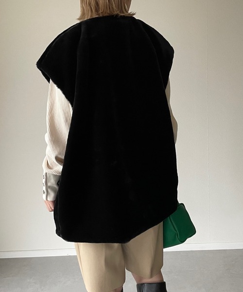 y/m by misato（イムバイミサト）の「フェイクファーノーカラージレ（ベスト・レディース・ブラック/アイボリー・FREE）」の8枚目の写真