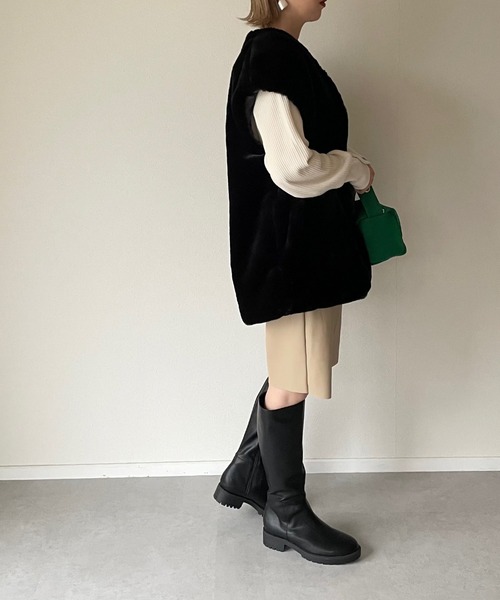 y/m by misato（イムバイミサト）の「フェイクファーノーカラージレ（ベスト・レディース・ブラック/アイボリー・FREE）」の11枚目の写真