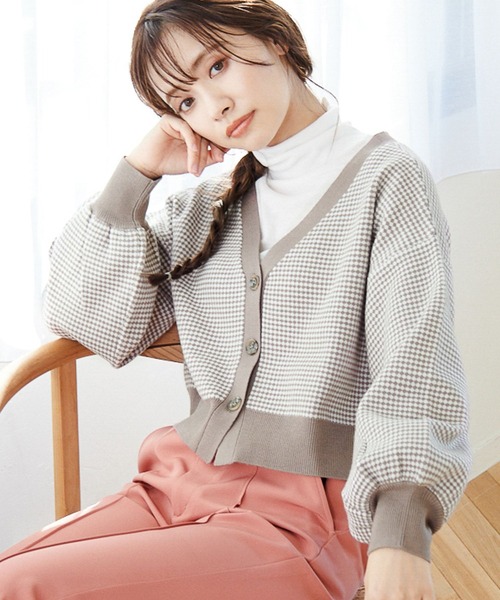 mysty woman（ミスティウーマン）の「幾何柄ショートカーディガン 264938（カーディガン/ボレロ・レディース・ブラック/ベージュ/ネイビー/ラベンダー・FREE）」の3枚目の写真
