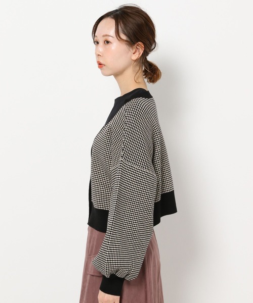 mysty woman（ミスティウーマン）の「幾何柄ショートカーディガン 264938（カーディガン/ボレロ・レディース・ブラック/ベージュ/ネイビー/ラベンダー・FREE）」の11枚目の写真
