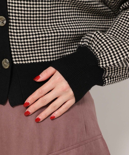 mysty woman（ミスティウーマン）の「幾何柄ショートカーディガン 264938（カーディガン/ボレロ・レディース・ブラック/ベージュ/ネイビー/ラベンダー・FREE）」の21枚目の写真