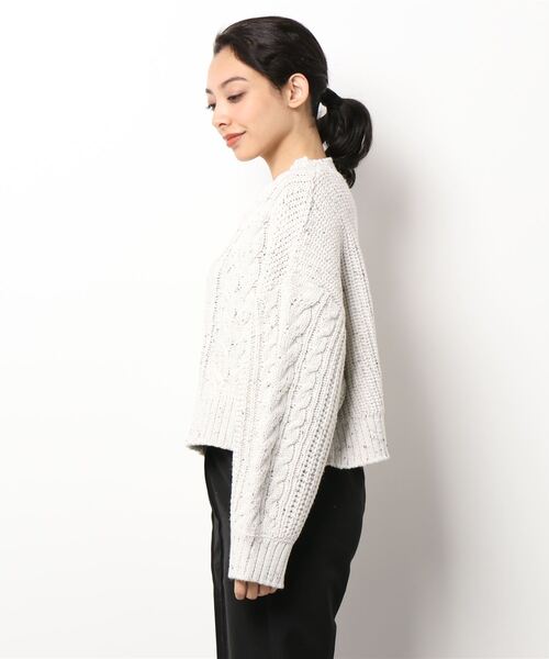 FIG&VIPER（フィグアンドバイパー）の「MIXケーブルクロップTOP（ニット/セーター・レディース・ホワイト/グレー・FREE）」の13枚目の写真