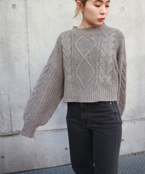 FIG&VIPER（フィグアンドバイパー）の「MIXケーブルクロップTOP（ニット/セーター・レディース・ホワイト/グレー・FREE）」の3枚目の写真